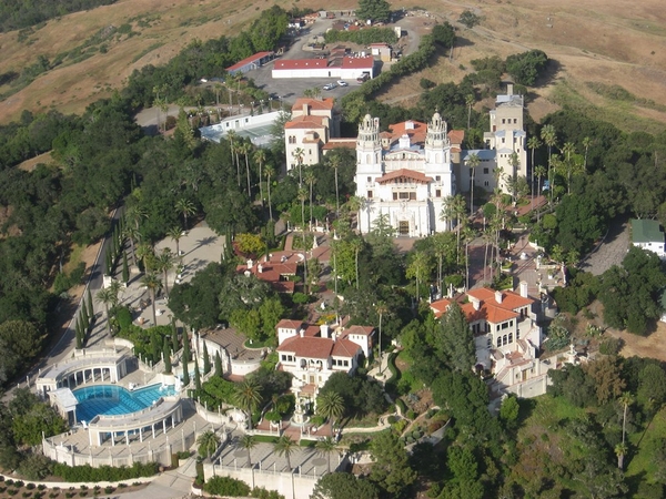 Дом, особняк Hearst Castle